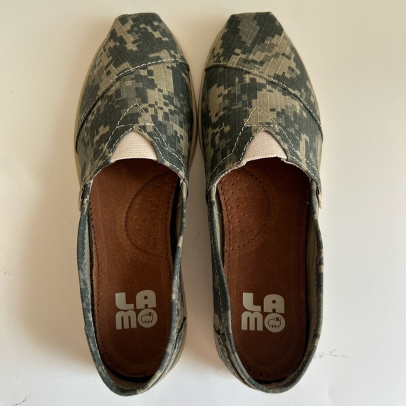 Lamo Women’s camo colored slip on canvas shoes NWOB size 7 - Picture 5 of 11